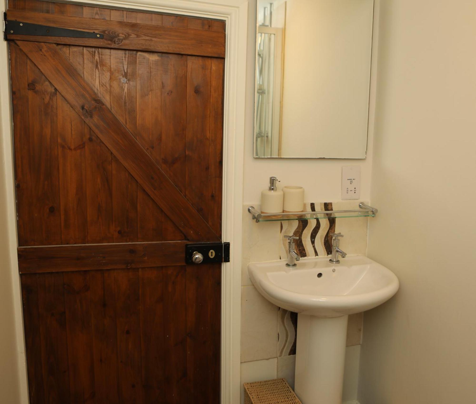 The Cosy Cottage Retreat! Perfect For Contractors, Relocators, Getaway Llantrisant  Exterior foto