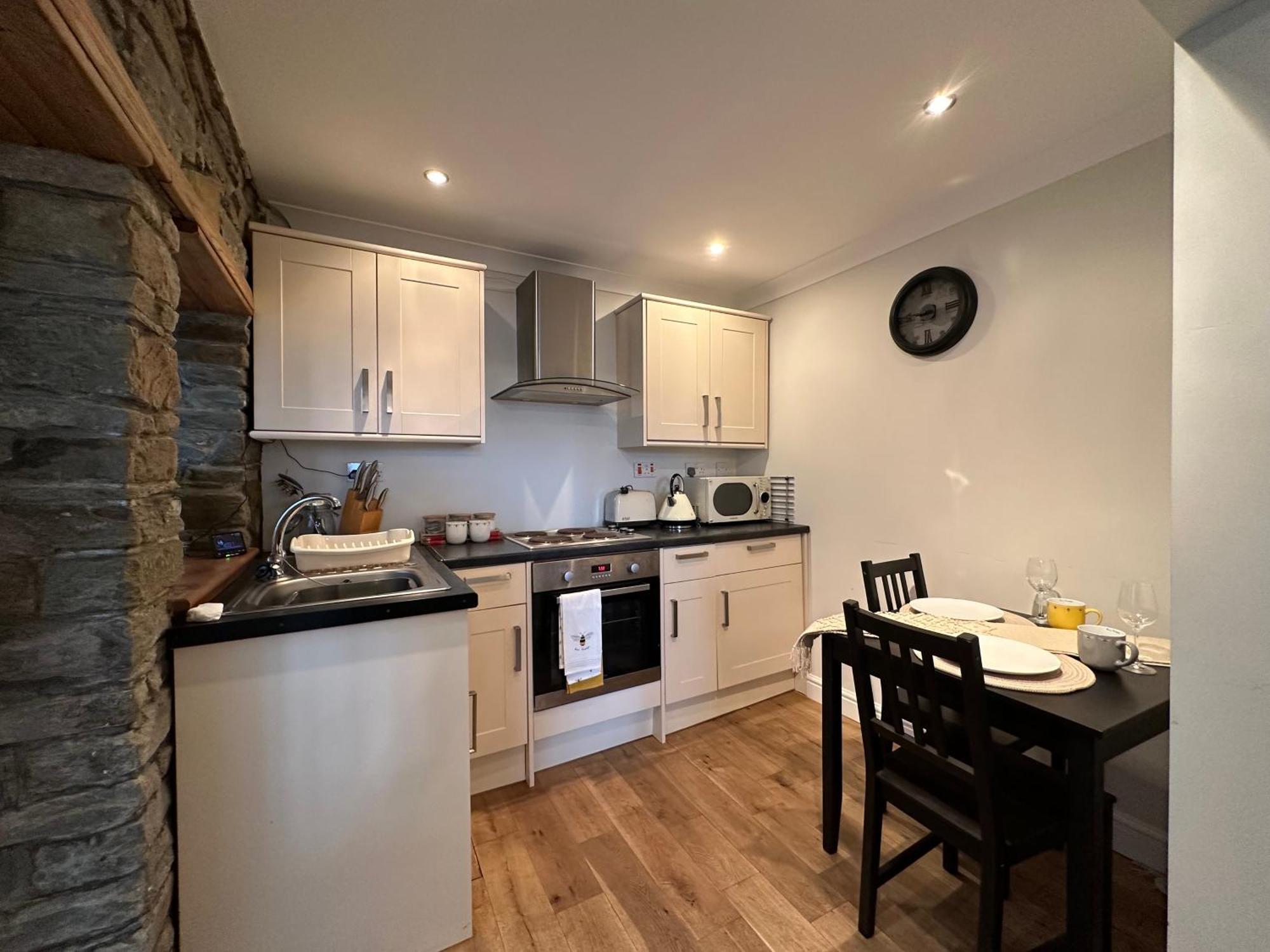 The Cosy Cottage Retreat! Perfect For Contractors, Relocators, Getaway Llantrisant  Exterior foto